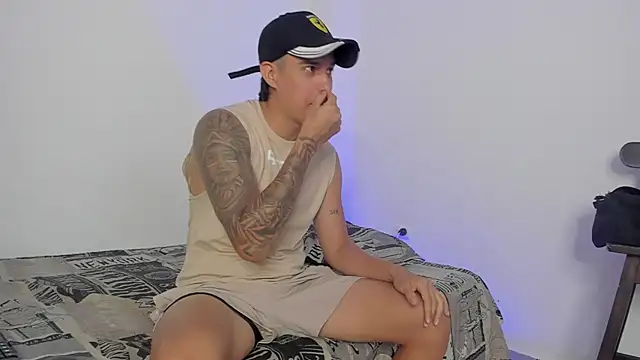 Snapshot of hugosan12 chatting on 10/03/25, 04:26 hugosan12 online show from 10/03/25, 04:26