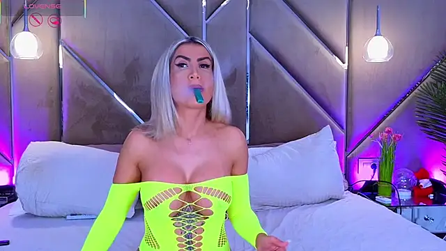 Lellie   online show from 10/11/25, 04:38