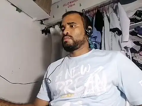 Snapshot of YOX22 chatting on 02/20/25, 05:33 YOX22 online show from 02/20/25, 05:33