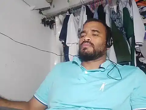 Snapshot of YOX22 chatting on 02/25/25, 06:25 YOX22 online show from 02/25/25, 06:25