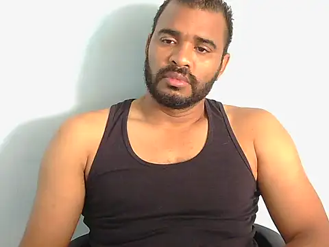 Snapshot of YOX22 chatting on 10/02/25, 01:51 YOX22 online show from 10/02/25, 01:51