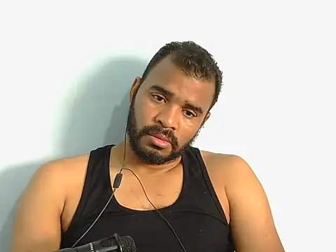 Snapshot of YOX22 chatting on 10/07/25, 01:52 YOX22 online show from 10/07/25, 01:52