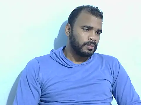 Snapshot of YOX22 chatting on 10/12/25, 03:49 YOX22 online show from 10/12/25, 03:49