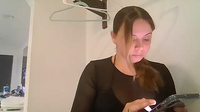 Snapshot of ShysluutGia chatting on 06/30/26, 12:22 ShysluutGia online show from 06/30/26, 12:22