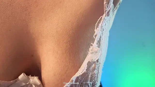 Snapshot of Carolblonde chatting on 05/05/26, 03:47 Carolblonde online show from 05/05/26, 03:47