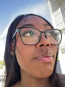 Snapshot of ThianaLopez chatting on 09/24/25, 09:23 ThianaLopez online show from 09/24/25, 09:23