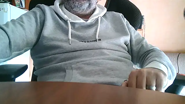 Snapshot of lanata chatting on 03/10/25, 03:09 lanata online show from 03/10/25, 03:09