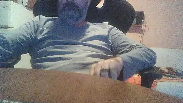 Snapshot of lanata chatting on 10/13/25, 01:16 lanata online show from 10/13/25, 01:16