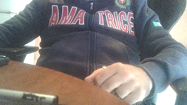 Snapshot of lanata chatting on 10/17/25, 02:52 lanata online show from 10/17/25, 02:52