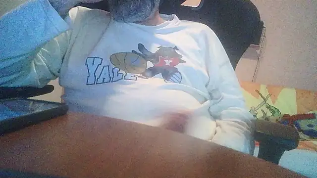 Snapshot of lanata chatting on 10/24/25, 10:50 lanata online show from 10/24/25, 10:50