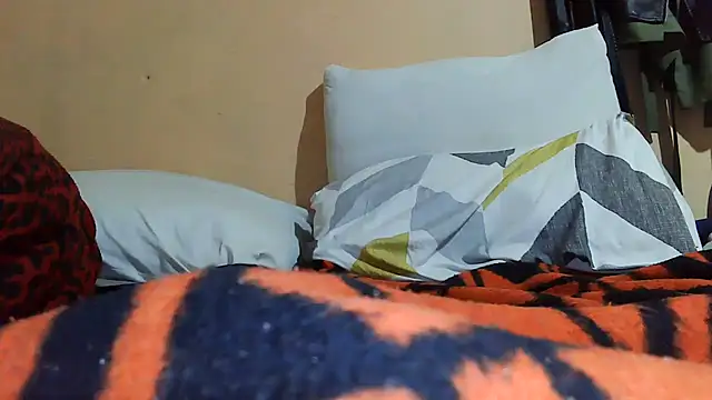 01applebottom online show from 10/22/25, 02:01