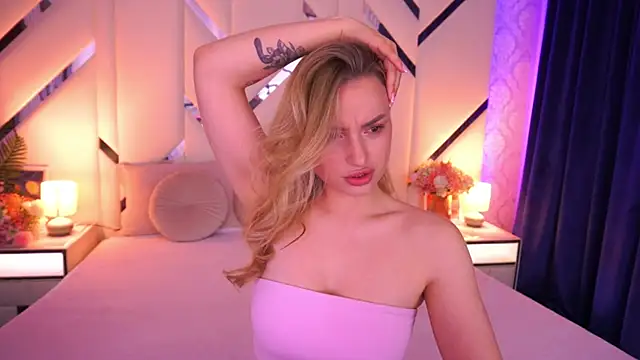 Snapshot of LindsieGreyy chatting on 04/30/26, 12:44 LindsieGreyy online show from 04/30/26, 12:44