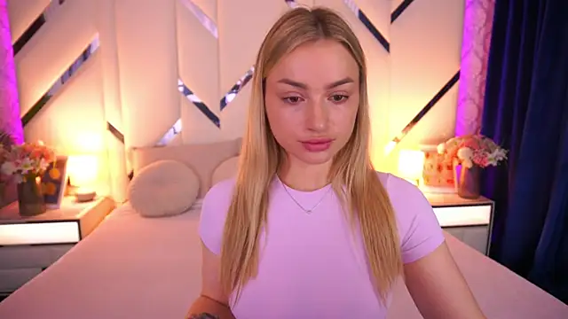 Snapshot of LindsieGreyy chatting on 06/07/26, 06:28 LindsieGreyy online show from 06/07/26, 06:28