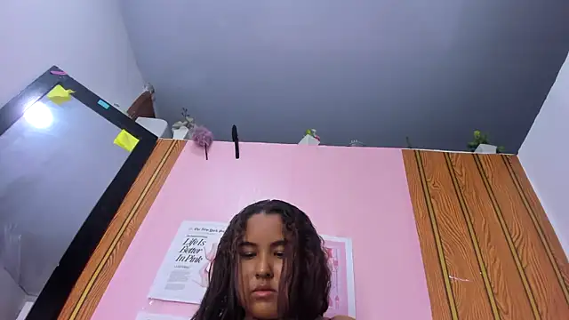 camilagreeco online show from 09/21/25, 02:40