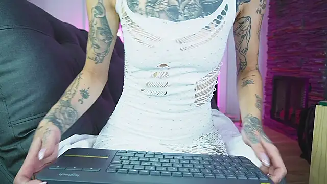 miss   angel online show from 06/25/26, 11:04