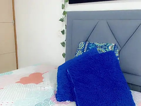 Snapshot of dominic_00 chatting on 10/02/25, 08:49 dominic 00 online show from 10/02/25, 08:49