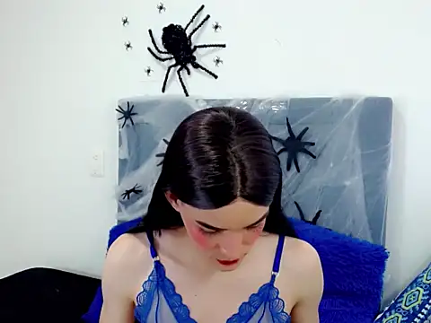 Snapshot of dominic_00 chatting on 10/17/25, 08:44 dominic 00 online show from 10/17/25, 08:44