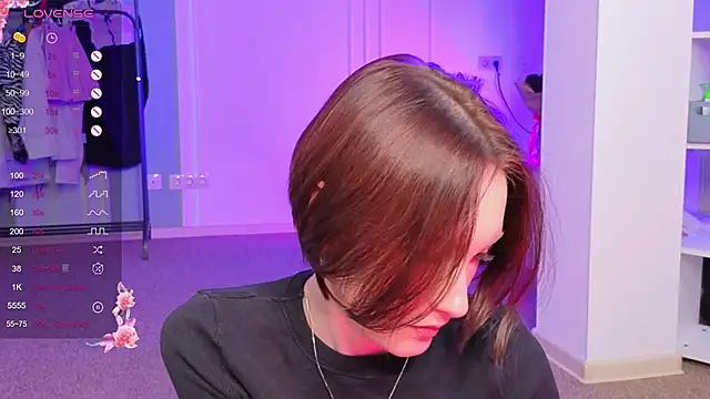 Snapshot of JoYung chatting on 11/27/25, 11:23 JoYung online show from 11/27/25, 11:23