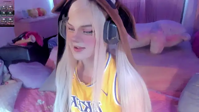 Snapshot of Angelica_Reborn chatting on 10/20/25, 06:19 Angelica Reborn online show from 10/20/25, 06:19