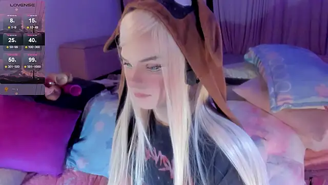 Snapshot of Angelica_Reborn chatting on 11/18/25, 06:29 Angelica Reborn online show from 11/18/25, 06:29