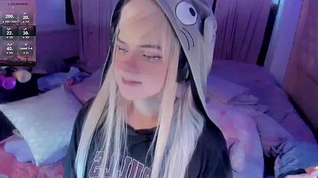 Snapshot of Angelica_Reborn chatting on 11/23/25, 08:30 Angelica Reborn online show from 11/23/25, 08:30