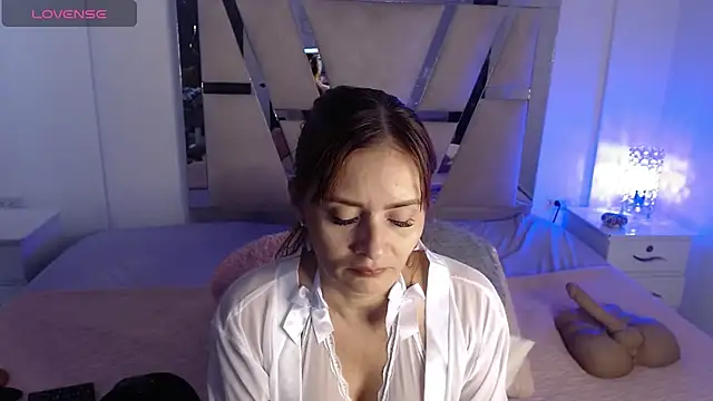 Snapshot of KathyLee69_ chatting on 10/26/25, 09:42 KathyLee69 online show from 10/26/25, 09:42