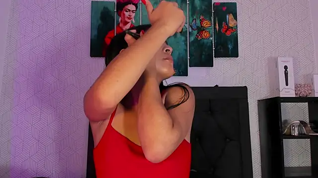 Selena fox7 online show from 10/29/25, 04:04