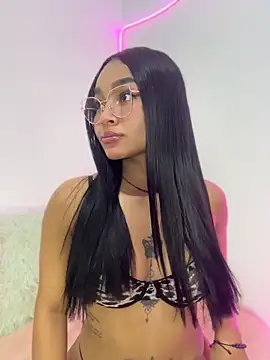 Lynda Bonnie online show from 04/11/26, 01:15