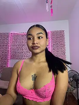 Snapshot of Lynda_Bonnie chatting on 06/23/26, 01:20 Lynda Bonnie online show from 06/23/26, 01:20
