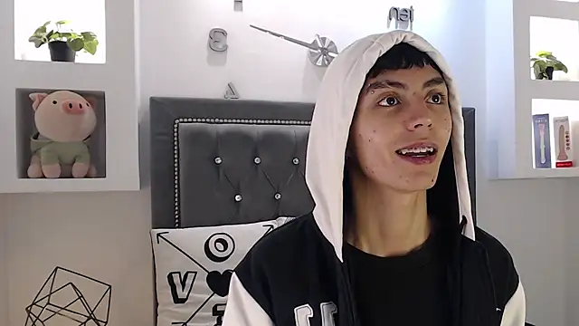 MaikyCooper online show from 03/18/25, 05:52