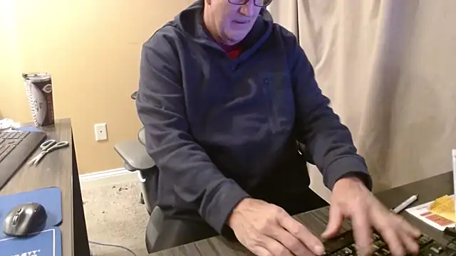 olderandwiser2 online show from 12/21/25, 05:58