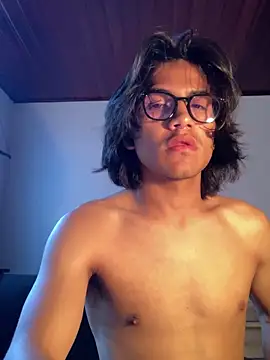 Snapshot of shadowsofgarden chatting on 02/26/25, 02:03 shadowsofgarden online show from 02/26/25, 02:03