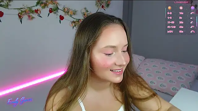 Snapshot of EmilyxxGraces chatting on 05/13/26, 11:44 EmilyxxGraces online show from 05/13/26, 11:44