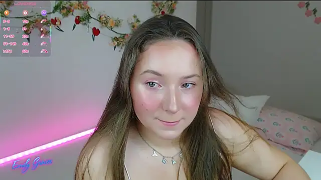 Snapshot of EmilyxxGraces chatting on 05/14/26, 08:26 EmilyxxGraces online show from 05/14/26, 08:26