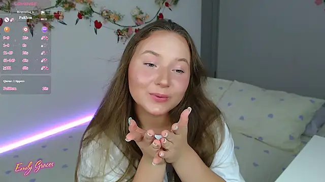 Snapshot of EmilyxxGraces chatting on 06/13/26, 11:24 EmilyxxGraces online show from 06/13/26, 11:24