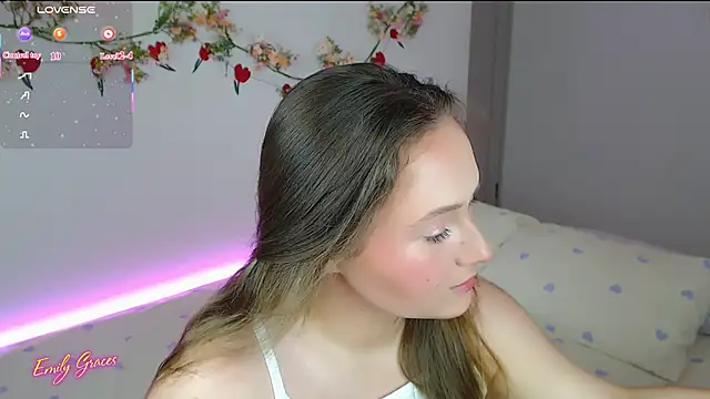 Snapshot of EmilyxxGraces chatting on 06/29/26, 07:25 EmilyxxGraces online show from 06/29/26, 07:25
