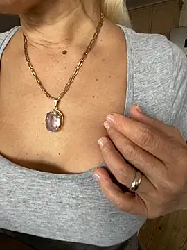 DeboraXporn online show from 10/29/25, 02:19