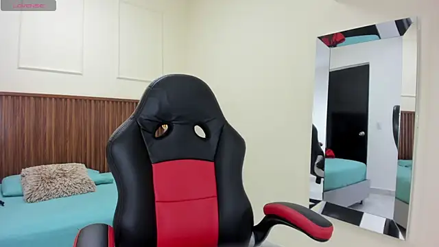 MELINAMARTINS online show from 10/22/25, 07:35