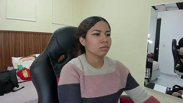 MELINAMARTINS online show from 12/04/25, 07:44