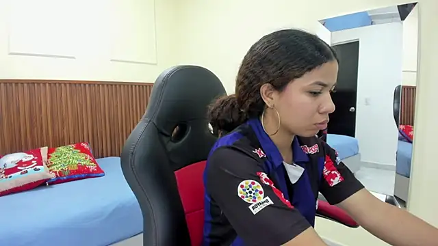 MELINAMARTINS online show from 12/16/25, 07:30