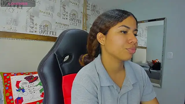 MELINAMARTINS online show from 12/17/25, 07:09