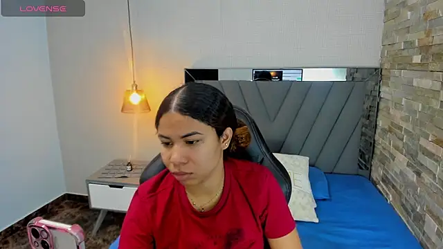 MELINAMARTINS online show from 01/10/26, 07:48