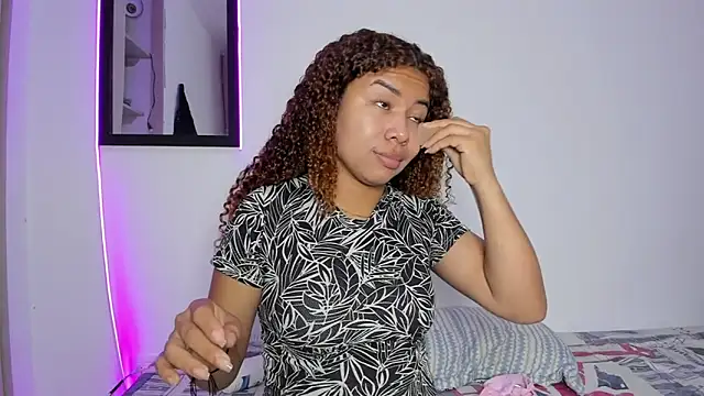 MELINAMARTINS online show from 03/18/26, 10:02