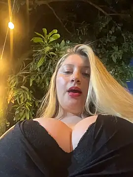 Snapshot of aurora_coldd chatting on 11/10/25, 11:04 aurora coldd online show from 11/10/25, 11:04