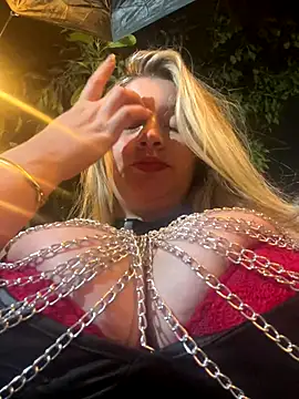 Snapshot of aurora_coldd chatting on 11/13/25, 11:14 aurora coldd online show from 11/13/25, 11:14