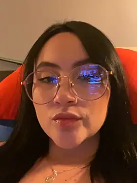 Snapshot of ValentinaOrtiz3 chatting on 10/24/25, 01:24 ValentinaOrtiz3 online show from 10/24/25, 01:24