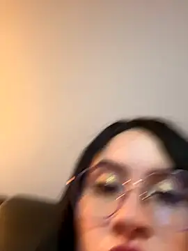 Snapshot of ValentinaOrtiz3 chatting on 11/08/25, 12:00 ValentinaOrtiz3 online show from 11/08/25, 12:00