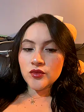 Snapshot of ValentinaOrtiz3 chatting on 11/12/25, 11:58 ValentinaOrtiz3 online show from 11/12/25, 11:58