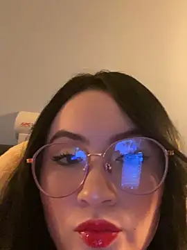 Snapshot of ValentinaOrtiz3 chatting on 11/20/25, 10:53 ValentinaOrtiz3 online show from 11/20/25, 10:53