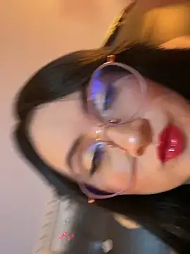 Snapshot of ValentinaOrtiz3 chatting on 12/05/25, 12:41 ValentinaOrtiz3 online show from 12/05/25, 12:41